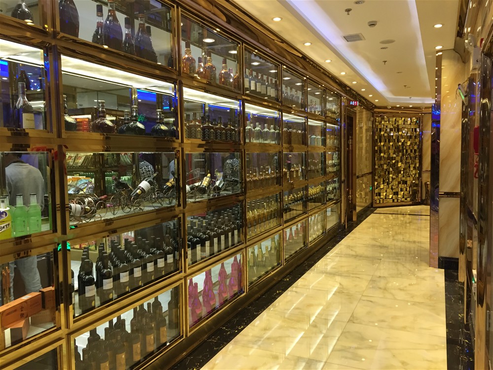 昆明喜临门量贩式KTV工程全部采用秋葵APP下载陶瓷砖微晶石产品铺贴